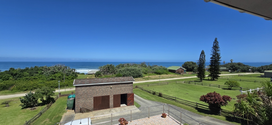 4 Bedroom Property for Sale in Marshstrand Eastern Cape